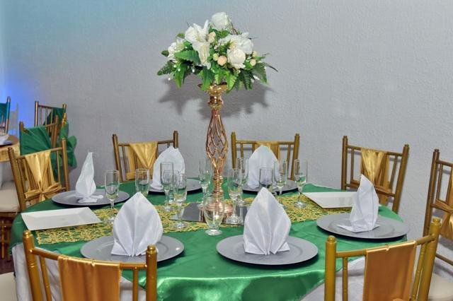 Montaje de mesas en Eventos Channel