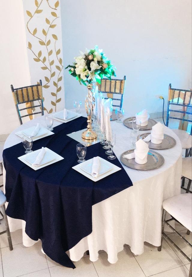 Montaje de mesas en Eventos Channel