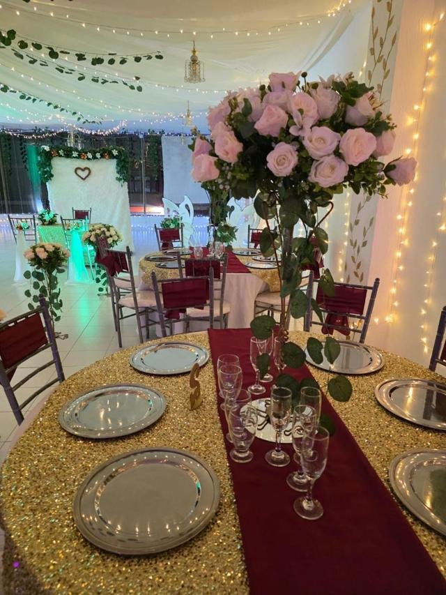 Montaje de mesas en Eventos Channel